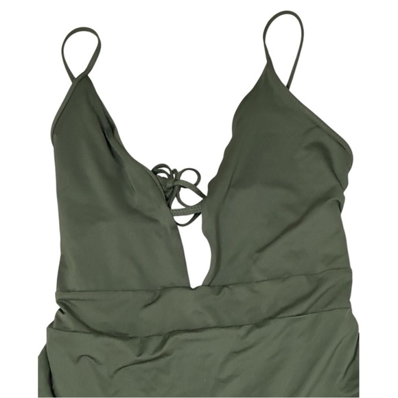 BECCA Plunge One-Piece Swimsuit BayLeaf Green Size M Swim Bathing Suit Beach - Picture 4 of 7